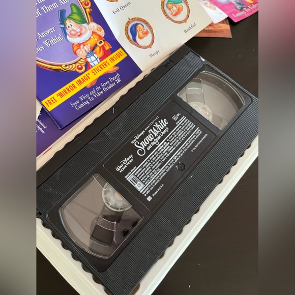 Walt Disney’s 1994 VHS Snow White - Picture 2 of 7